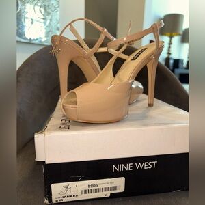 Nine West patent nude heels Size 8